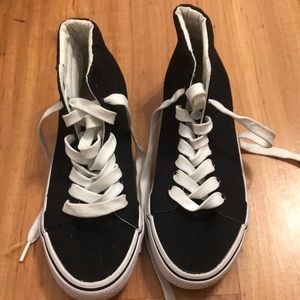 Urban groove black high top sneakers